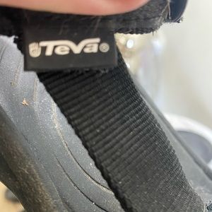 Men’s US size 9 Teva sandals